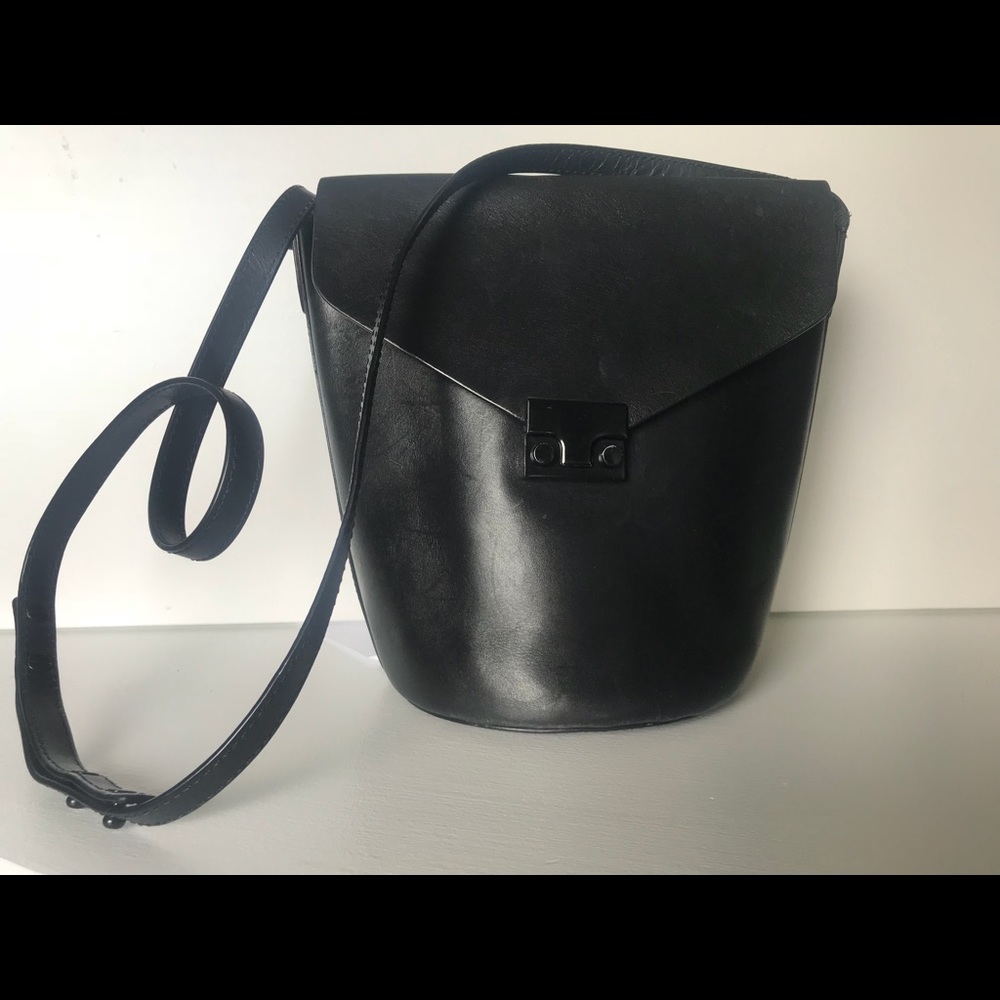 Black bucket bag